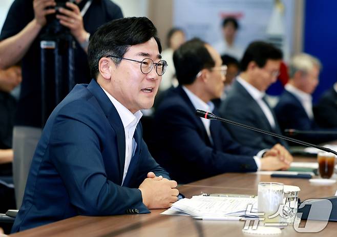 박찬대 인천시장이 14일 서울 종로구 광화문빌딩에서 열린 제61차 대한민국시도지사협의회 정기총회에서 인사말을 하고 있다.  ⓒ 뉴스1
