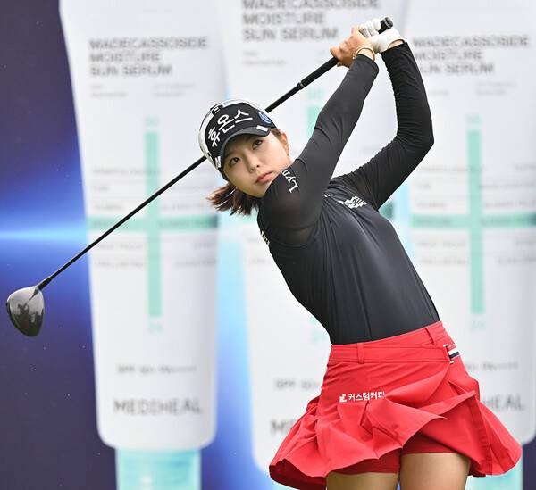 2026년 한국여자프로골프(KLPGA) 투어 메디힐·한국일보 챔피언십 우승 경쟁에 뛰어든 최예림 프로가 3라운드에서 경기하는 모습이다. 사진제공=KLPGA (사진을 무단으로 사용하지 마십시오.)