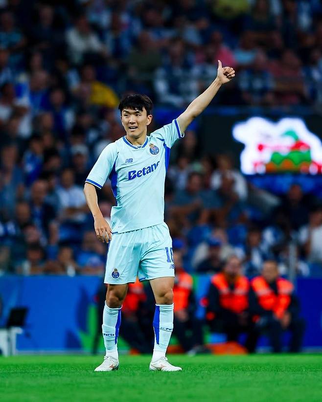 [서울=뉴시스]FC포르투 데뷔전 치른 황인범. (사진=FC포르투 구단 소셜미디어 캡처) 2026.07.26. photo@newsis.com *재판매 및 DB 금지