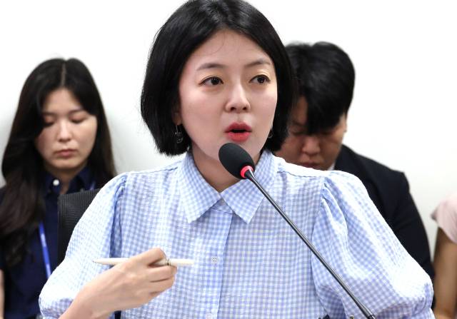 ▲국민의힘 배현진 의원이 4일 국회 의원회관에서 무소속 한동훈 의원 주최로 열린 '보완수사권 폐지 지옥문이 열렸다' 토론회에서 인사말을 하고 있다. ⓒ연합뉴스