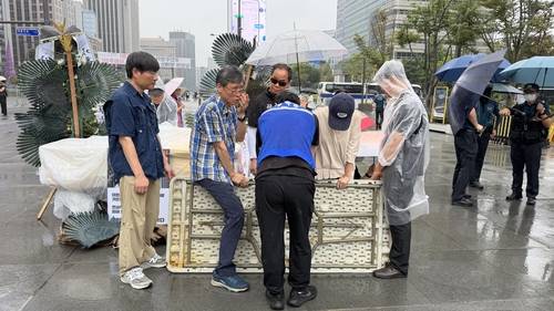 대치 중인 가습기살균제 피해자 단체와 서울시 [전국가습기살균제참사피해자연대 제공. 재판매 및 DB 금지]