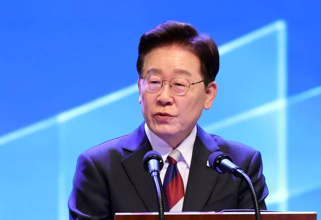이재명 대통령이 15일 서울 종로구 세종문화회관에서 열린 제81주년 광복절 경축식에서 경축사를 하고 있다. [연합뉴스]