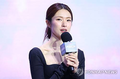 인사말 하는 배우 하영 [연합뉴스 자료사진]