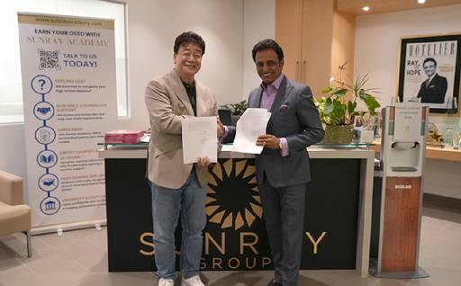 (왼쪽부터)백종원 더본코리아 대표와 라탄 레이 굽타 썬레이그룹 최고경영자(CEO)가 외식사업 협력을 위한 업무협약(MOU)을 체결했다. /더본코리아