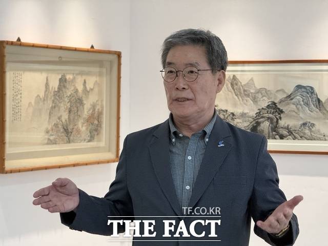 정진백 회장이 김대중기념공간과 문화예술공간 '함께 가는 길' 설립 취지를 설명하고 있다. /김승일 기자