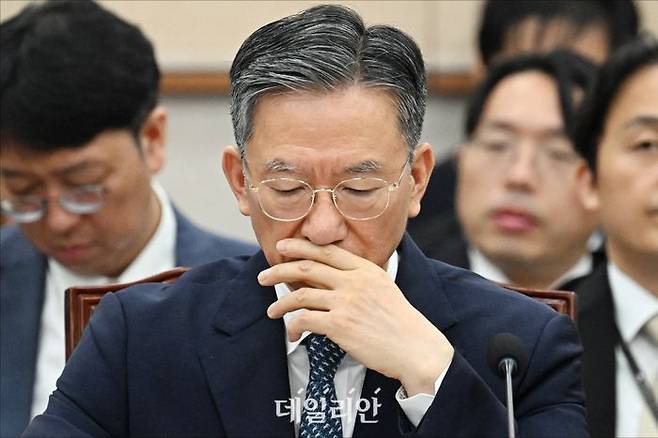 정성호 법무부 장관이 7월 27일 오전 서울 여의도 국회에서 열린 국회 법제사법위원회 전체회의에서 생각에 잠겨 있다. ⓒ데일리안 홍금표 기자