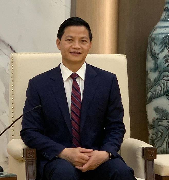 브엉 꾸옥 뚜언 타이응우옌성 인민위원장이 최근 타이응우옌성 인민위원회 청사에서 파이낸셜뉴스 만나 인터뷰를 진행하고 있다. 사진=김준석 특파원
