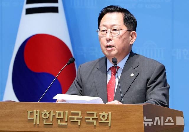유용원 국민의힘 의원이 18일 서울 여의도 국회 소통관에서 우크라이나 북한군 추가 파병 대응 전략 관련 기자회견을 하고 있다. 뉴시스 제공