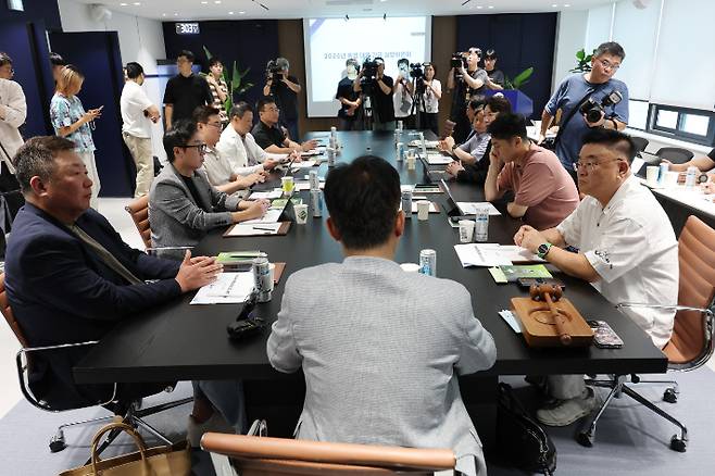 6일 서울 강남구 KBO에서 열린 한국야구위원회(KBO) 폭염 긴급 대책 회의 모습. 연합뉴스