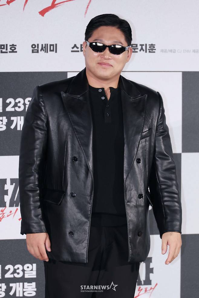 배우 문지훈이 18일 오전 서울 CGV용산아이파크몰에서 진행된 영화 '타짜: 벨제붑의 노래' 제작발표회에 참석해 포즈를 취하고 있다.  온라인 카지노 사업으로 세상을 다 가진줄 알았던 장태영(변요한), 그리고 그의 모든 것을 빼앗은 같은 이름의 절친 박태영(노재원)이 글로벌 도박판에서 다시 만나 복수의 한판을 벌이게 되는 타짜 시리즈의 마지막 ‘타짜: 벨제붑의 노래’는 9월 23일 개봉한다. /2026.08.18 /사진=이동훈 photoguy@