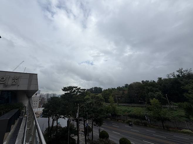 ▲서울 용산구 이태원동에 위치한 용산행정타운에서 용산공원부지를 바라본 모습. 사진=송윤주 기자