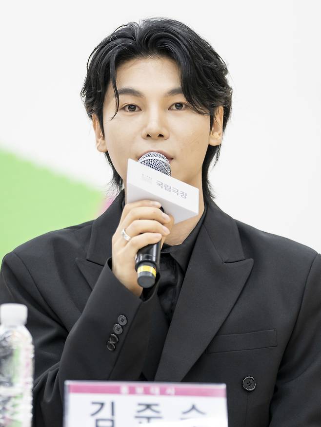 ‘2026 창극 중심 세계음악극축제’ 홍보대사를 맡은 김준수 (왼쪽부터) [국립극장 제공]