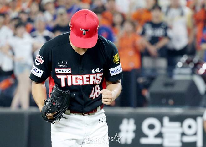 2026 신한 SOL KBO리그 한화 이글스 대 KIA 타이거즈 경기가 18일 대전한화생명볼파크에서 열렸다.  KIA 이의리가 8회말 2사 1,2루에서 한화 한지윤을 삼진으로 돌려세운 후 환호하고 있다. /사진=김진경 kim.jinkyung@