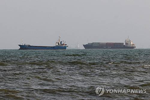 호르무즈 해협을 항해하는 선박들  [AFP=연합뉴스 자료사진. 재판매 및 DB금지]