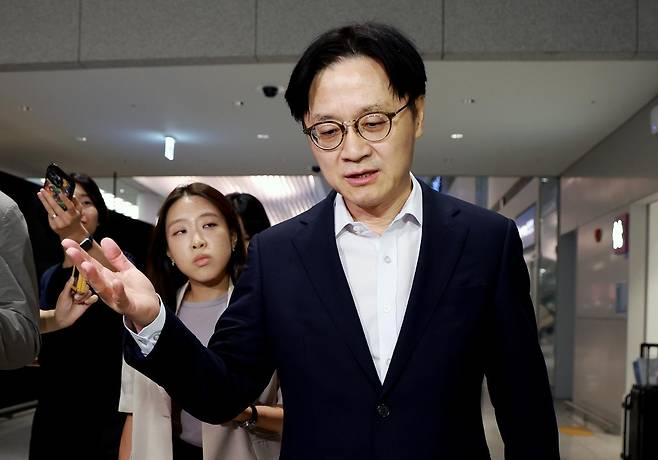 김정관 산업통상부 장관이 대미 투자 프로젝트 및 한미 통상 현안 협의를 마치고 20일 인천국제공항 제2여객터미널로 귀국하며 취재진 질문에 답하고 있다. 뉴스1