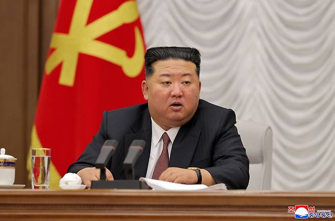 북한 김정은 국무위원장이 지난 9일 노동당 중앙군사위원회 제9기 제1차 확대회의를 주재했다고 조선중앙통신이 10일 보도했다. 연합뉴스