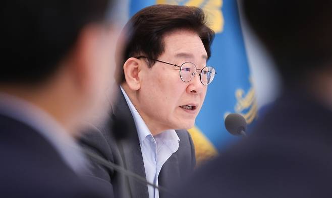 부처 업무보고 발언하는 이재명 대통령 - 이재명 대통령이 5일 청와대 영빈관에서 열린 행정안전부, 법무부, 국무조정실, 법제처, 인사혁신처 2차 업무보고에서 발언을 하고 있다.  청와대통신사진기자단