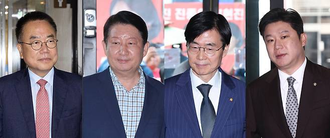 국민의힘 중앙윤리위원회가 20일 서울 여의도 중앙당사에서 전체회의를 열고 현역 의원 4인에 대한 징계안을 심의했다. 6선의 조경태 의원에게 당원권 정지 2년6개월 징계 처분을 내렸고 진종오·권영진·서범수 의원에 대해서도 각각 2년, 1년6개월, 10개월의 당원권 정지를 처분했다. 왼쪽부터 서범수, 권영진, 조경태, 진종오 의원. 뉴스1