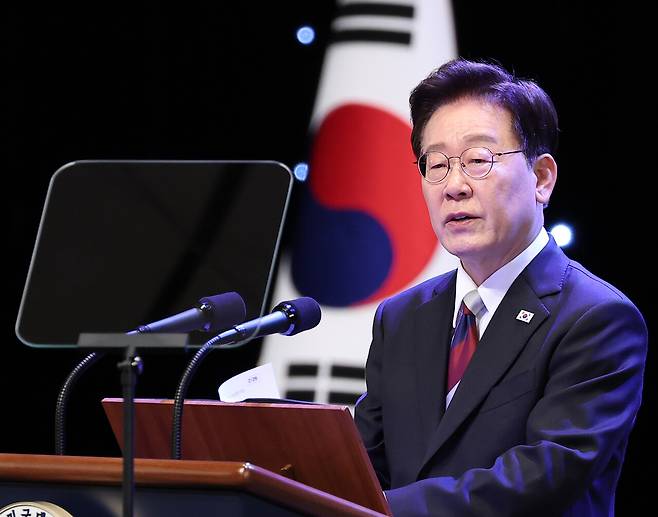 이재명 대통령이 8월15일 서울 세종문화회관에서 열린 제81주년 광복절 경축식에서 경축사를 하고 있다. ⓒ연합뉴스