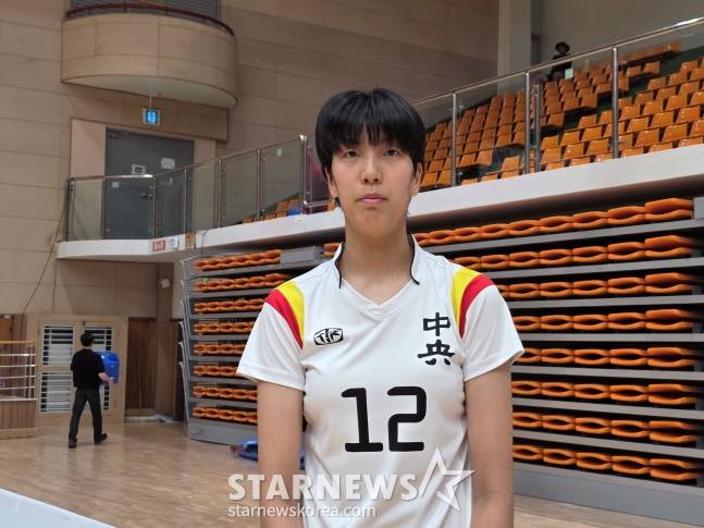 중앙여고 박서윤이 지난 6일 충북 제천실내체육관에서 열린 2026 IBK기업은행배 전국중고배구대회 18세 이하 여자부 우승 후 스타뉴스와 만났다. /사진=김동윤 기자