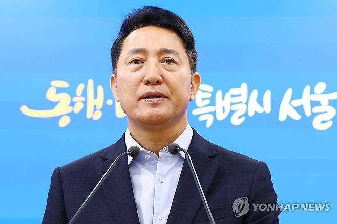브리핑하는 오세훈 서울시장 (서울=연합뉴스) 진연수 기자 = 오세훈 서울시장이 20일 서울시청에서 주택공급 관련 국토교통부 장관 면담 결과를 브리핑하고 있다. 2026.8.20 jin90@yna.co.kr