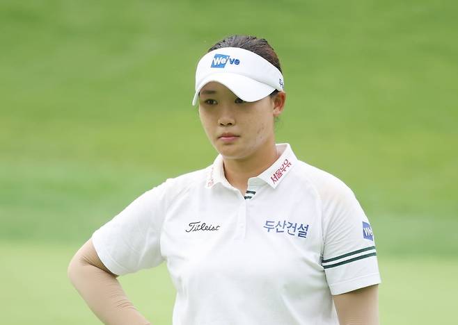 김민솔이 21일 경기 포천시 포천힐스CC에서 열린 BC카드·한경 KLPGA 챔피언십 2라운드 14번홀에서 그린을 바라보고 있다. 이솔 기자