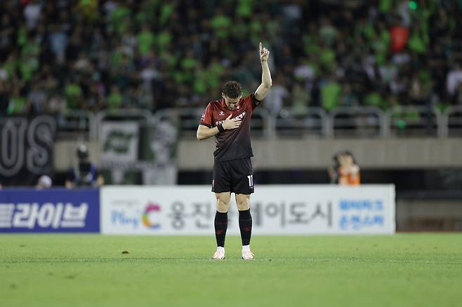 부천FC1995의 공격수 갈레고가 16일 부천종합운동장에서 열린 프로축구 K리그1 전북 현대와의 경기에서 골을 넣고 세레머니를 펼치고 있다. 사진 제공=한국프로축구연맹