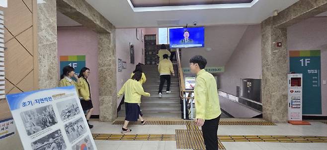 서산교육지원청, 을지연습 연계 공습대비 대피훈련 모습(사진=서산교육지원청 제공)