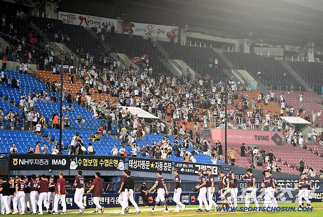 29일 잠실야구장에서 열린 키움과 LG의 경기. 키움이 18대11로 승리했다. 3루 관중석의 키움 팬들이 선수들에게 응원을 보내고 있다. 잠실=허상욱 기자wook@sportschosun.com/2026.07.29/