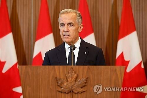마크 카니 캐나다 총리가 대미 보복관셰 방침을 밝히고 있다. AP 연합뉴스