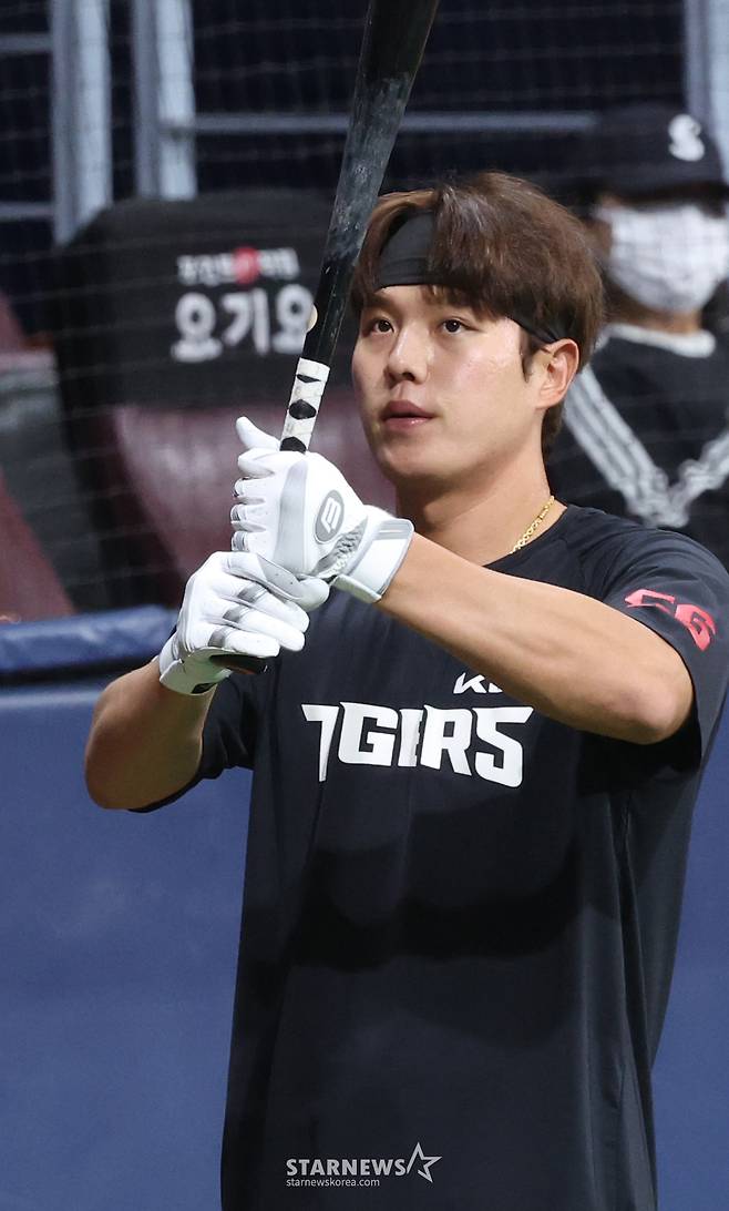 2026 신한 SOL KBO리그 키움 히어로즈 대 KIA 타이거즈 경기가 28일 서울 고척스카이돔에서 열렸다.  KIA 오선우가 타격 훈련을 하고 있다. /사진=김진경 kim.jinkyung@