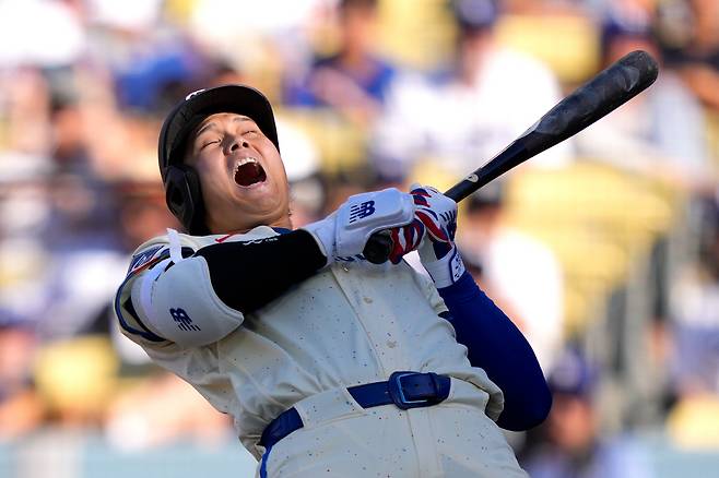 Los Angeles Dodgers' Shohei Ohtani ducks out of the way of a close pitch during the third inning of a baseball game against the Pittsburgh Pirates, Saturday, Aug. 22, 2026, in Los Angeles. (AP Photo/Mark J. Terrill)







<저작권자(c) 연합뉴스, 무단 전재-재배포, AI 학습 및 활용 금지>