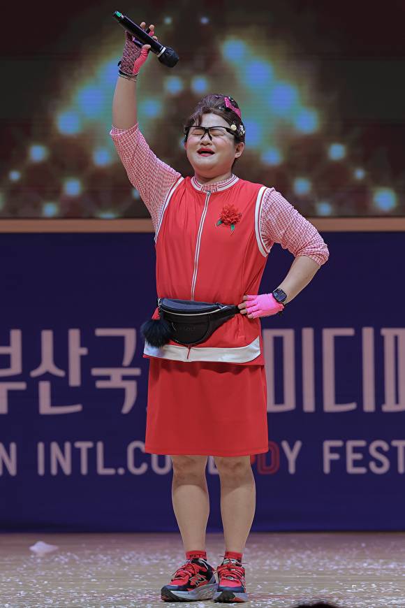 '전유성 없는 전유성쇼'의 김신영 [사진=부코페 조직위원회]