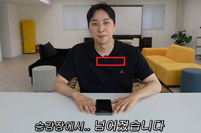 전신마비 장애인 유튜버 박위(39)가 KTX 하차 과정에서 발생한 사고 영상을 공개했다가 논란에 휩싸였다. /사진=유튜브 채널 '위라클 WERACLE' 영상
