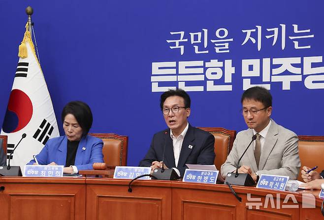 [서울=뉴시스] 김근수 기자 = 김민석 더불어민주당 당대표가 24일 오전 서울 여의도 국회에서 열린 최고위원회의에서 발언하고 있다. 2026.08.24. ks@newsis.com