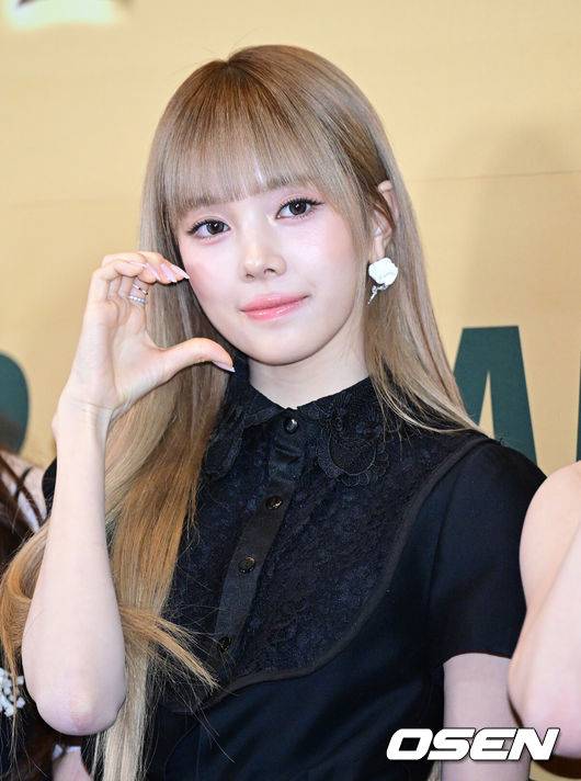 [OSEN=최규한 기자] 30일 오후 서울 여의도 콘레드 호텔에서 ‘2026 브랜드 고객충성도 대상’ 시상식이 열렸다.브랜드 고객충성도 대상은 매년 소비자 조사를 통해 1위 브랜드를 선정하고 시상하는 행사다. 걸그룹 베이비돈크라이 미아가 포즈를 취하고 있다. 2026.04.30 / dreamer@osen.co.kr
