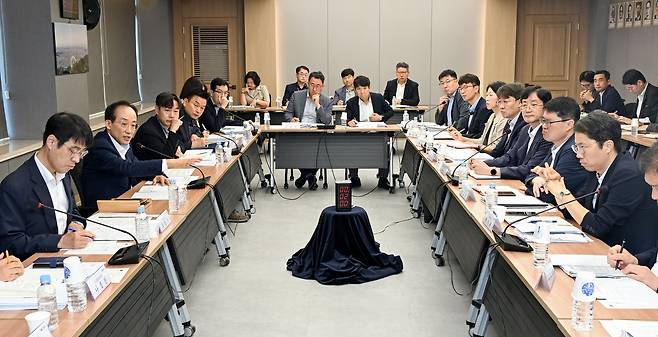 추경호(왼쪽 두번째) 시장이 24일 산격청사에서 열린 간부회의를 주재하고 있다. 대구시 제공