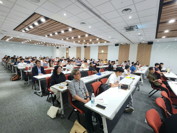 25일 인천 송도컨벤시아에서 ‘모두의 창업 프로젝트’ 2차 인천 지역 설명회가 진행되고 있다. /인천창조경제혁신센터 제공