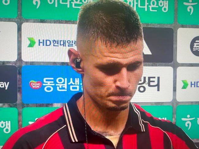 [사진] 경기 후 수훈선수 인터뷰를 하는 클리말라 / 방송사 캡처