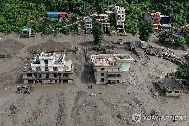 홍수 피해 입은 네팔./ AFP 연합뉴스