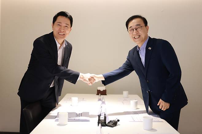 김윤덕 국토교통부 장관이 오세훈 서울시장과 26일 면담을 진행하고 있다.(국토부 제공) / 뉴스1 ⓒ News1