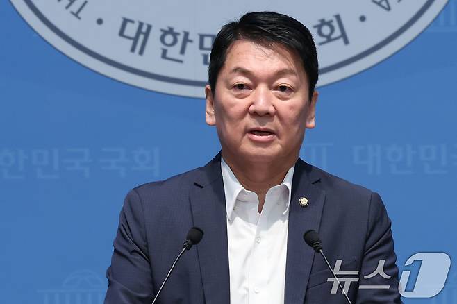 안철수 국민의힘 의원이 지난 12일 오전 서울 여의도 국회 소통관에서 당 지도부와 조직강화특위에 쇄신안을 건의하고 있다. 2026.8.12 ⓒ 뉴스1 황기선 기자