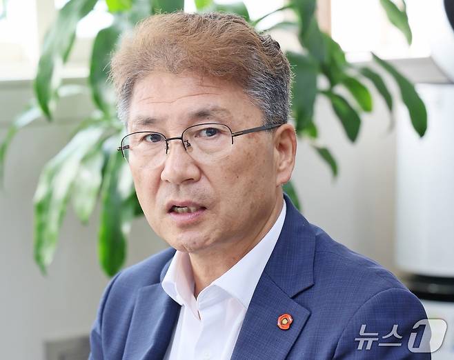 이상봉 제주시장이 26일 오전 집무실에서 현안 점검 회의를 주재하고 있다.(제주시 제공, 재판매 및 DB 금지)