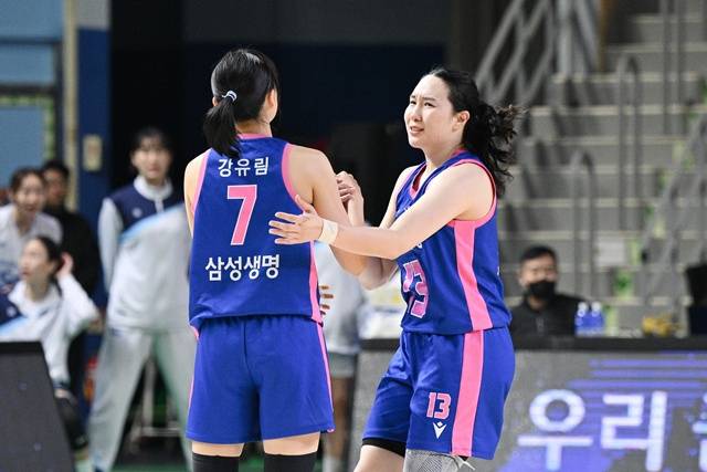김단비(오른쪽). /사진=WKBL 제공