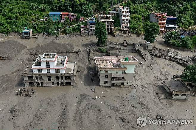 홍수 피해 입은 네팔 [AFP=연합뉴스. 재판매 및 DB 금지]