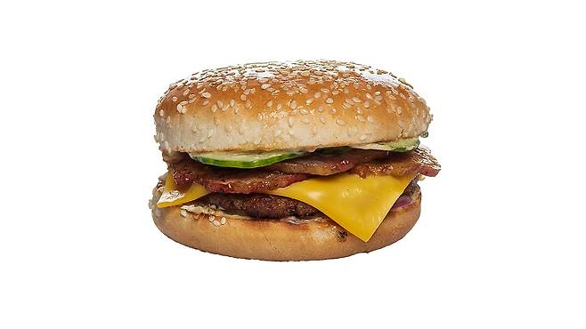 햄버거(100g당 297kcal)보다 높은 열량과 포화지방을 함유한 일부 일상 간식은 무심코 섭취할 경우 하루 권장량을 쉽게 초과할 수 있으므로, 섭취 전 영양성분을 확인하고 적정량을 덜어 먹는 세심한 식단 관리가 요구된다｜출처: 클립아트코리아
