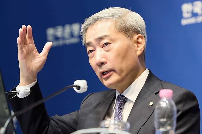 신현송 한국은행 총재가 27일 금융통화위원회 직후 가진 기자간담회에서 질문에 답하고 있다. /한국은행