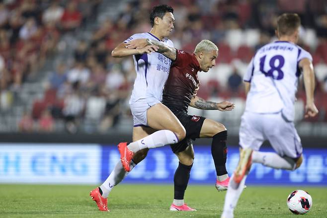 양 팀의 7월 맞대결서는 안양이 3대2로 이겼다. 한국프로축구연맹 제공