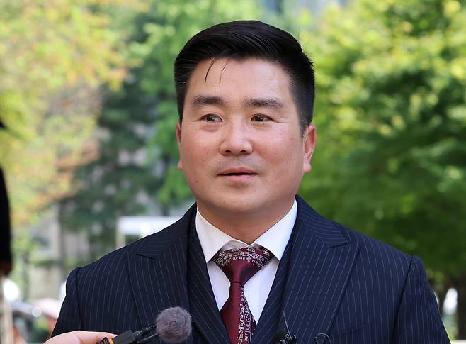 내란중요임무종사 등 혐의로 재판에 넘겨진 김현태 전 육군 특수전사령부 707특수임무단장이 27일 오후 서울 서초구 서울중앙지법에서 열린 선고 공판에 출석하고 있다.&nbsp; &nbsp;뉴시스