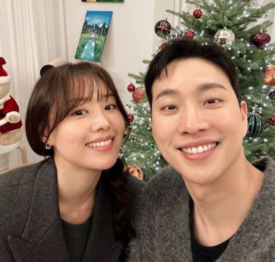 박위와 송지은(왼쪽) 부부. 박위 SNS 캡처.